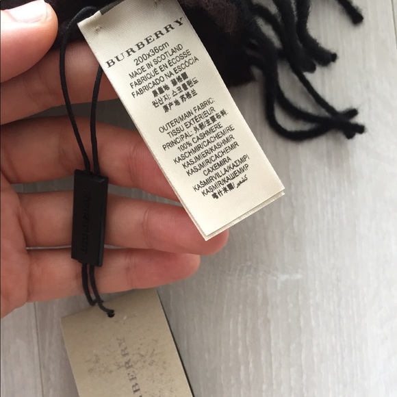 SOLD Burberry scarfs - Picture 4 of 6